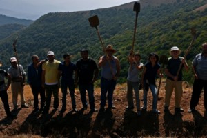 Արդվեցիները հողով լցրին հանքի համար բացված փոսը