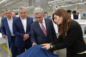 Սերժ Սարգսյանն այցելել է «Երևան շոու-2017» ոսկերչական ցուցահանդես և «Ալեքս 
տեքստիլ» ընկերության նոր արտադրամաս