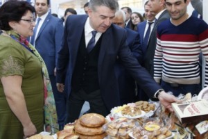 Премьер-министр ознакомился с продукцией, представленной на сельскохозяйственной выстаке 
«АрмПродЭкспо»

