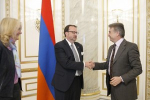 Armenian PM and U.S. Ambassador Discuss Anti-Corruption Drive