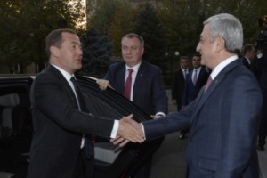 Серж Саргсян принял Председателя Правительства России Дмитрия Медведева
