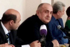 Դատարանում ցուցմունք տվող Սամվել Բաբայանը` դատախազին. «Որ քո 
հեռախոսն էլ վեց ամիս 
լսեին, 100 հոդված կդնեին վրադ»