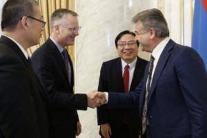 Կարեն Կարապետյանն ընդունել է ԱԶԲ փոխնագահի գլխավորած պատվիրակությանը