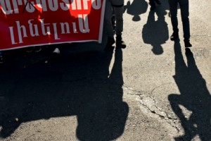 Студенты продолжают бойкотировать занятия и проводить акции протеста 
