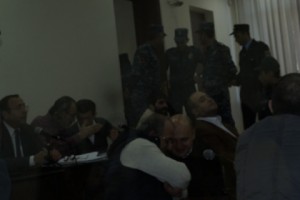 Իշխանափոխություն՝ 2 ինքնաձիգով