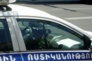 Վարորդական վկայականի համար կաշառք ստանալու գործով ձերբակալվել են երեք անձինք, երկուսը` ոստիկաններ