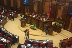 Парламент Армении принял закон “О предупреждении семейного насилия” 

