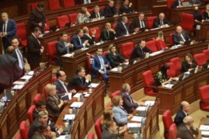 Никол Пашинян заявил о фальсификации, Давид Арутюнян выступил с опровержением