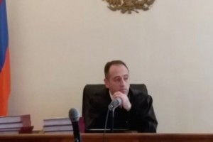 Կաշառք ստանալու մեջ մեղադրվող դատավորը դատաախազին մեղադրեց իրեն համագործակցության առաջարկ անելու մեջ