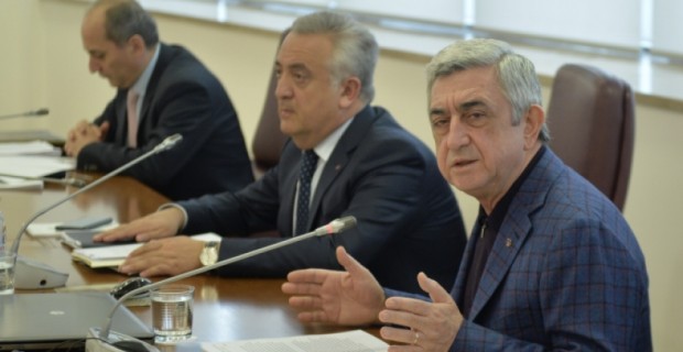 Սերժ Սարգսյանը խորհրդակցություն է անցկացրել Կենտրոնական բանկի ղեկավար կազմի հետ