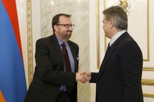 Վարչապետը ԱՄՆ դեսպանի հետ քննարկել է երկկողմ գործակցությանը վերաբերող հարցեր
