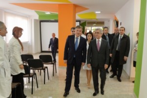 Սերժ Սարգսյանն այցելել է ուռուցքաբանության ազգային կենտրոն, ծանոթացել նաև Երևանի հյուրանոցային ոլորտի զարգացման ընթացքին