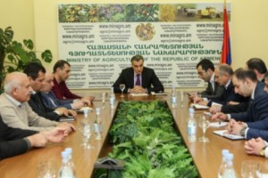 Գյուղնախարարը հորդորել է վերամշակողներին սկսել պայմանագրերի կնքման գործընթացը