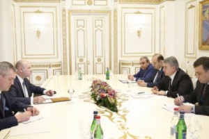 Կարեն Կարապետյանն ընդունել է Բելառուսի դեսպանին