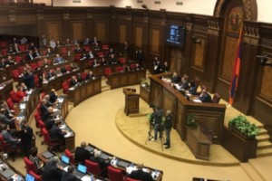 Парламент принял пакет законов о применении штрафов к адвокатам 
