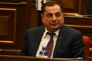 В.Багдасарян: “Серж Саргсян не только лидер РПА, он еще и рядовой член партии и обязан 
подчиняться решениям политической силы”