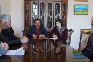Ուրցաձորի գյուղապետարանում քննարկում էին գյուղապետի դստեր կավի հանքավայրի 
հայտը