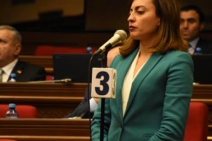 Նազարյանը՝ Սարգսյանին․ «Պատգամավորների հայտարարագրերն արդյոք բարկացրե՞լ են 
ձեզ»