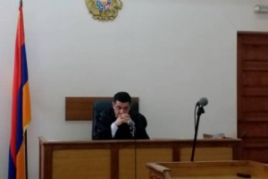 Քննիչի և փաստաբանի վերաբերյալ կաշառքի գործով ցուցմունք տվեցին կաշառք տալու մեջ մեղադրվողի որդիները