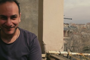 Բալկոնում Վահե Ղուկասյանն է