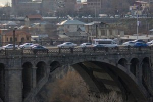 Cops Talk Man Out of Jumping Off Yerevan Bridge