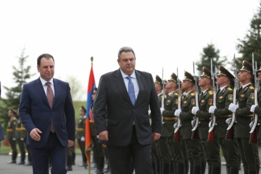 Հայաստանի և Հունաստանի պաշտպանության նախարարները առանձնազրույց են ունեցել