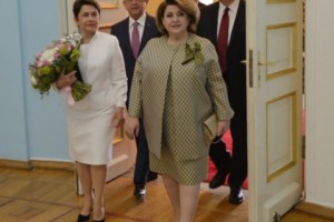 Новоизбранный Президент РА, до вступления в должность, посетил с супругой резиденцию на 
Баграмяна 26