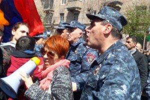 В Ванадзоре произошли столкновения между демонстрантами и полицией 
