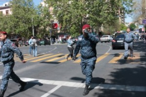 Адвокаты: в отделении полиции округа Арабкир в заложниках находятся 33 манифестанта
