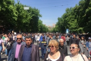 Митинги протеста продолжаются (прямой репортаж)