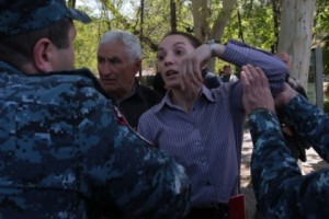 По положению на 12.00 в отделения полиции доставлено 66 человек