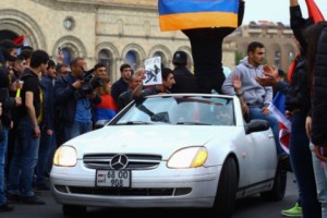 Yerevan's 'Velvet Revolution' Rally: Pashinyan Calls Sargsyan a "Political Corpse"