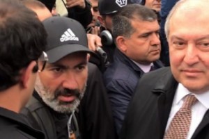 Армен Саргсян прибыл на площадь Республики (видео)