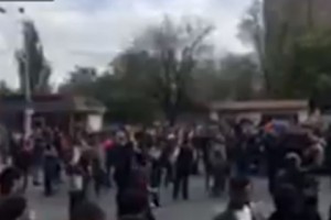 Yerevan: Police Detain Protest Leader Nikol Pashinyan.