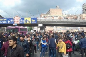 Yerevan: People “Occupy” Parekamutyun Metro Intersection