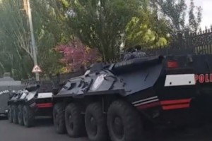 На проспект Баграмяна доставлены полицейские и бронетехника