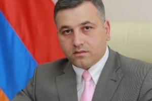 Հինգ Ժամ է` փաստաբան Նիկոլայ Բաղդասարյանը չի կարողանում դիմում ներկայացնել 
ՀՔԾ, որպեսզի տեսակցի Նիկոլ Փաշինյանին