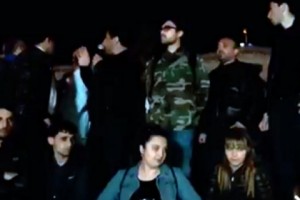 В Ванадзоре лозунг "Сделай шаг, отвергни Сержа!" сменился лозунгом "Сделай шаг, отвергни 
режим!"