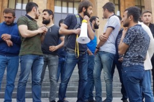 Yerevan: Students Continue to Protest After Cancellation of Negotiations
