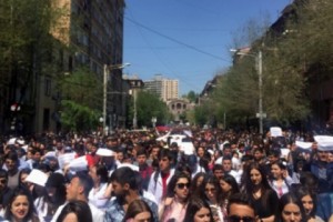 В Ереване возобновились акции гражданского неповиновения: прямая трансляция (обновляется)