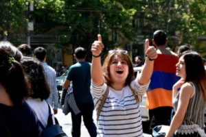Мирные акции неповиновения: перекресток проспектов Баграмяна-Маштоца (фото)