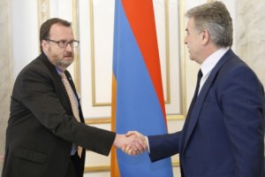 Կարեն Կարապետյանն ու ԱՄՆ դեսպանը քննարկել են Հայաստանի ներքաղաքական իրավիճակին առնչվող մի շարք հարցեր