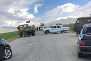 Варденисцы перекрыли дорогу Сотк-Карвачар