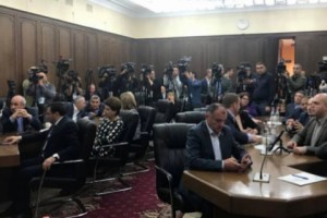 Началась встреча депутатов фракции Республиканской партии Армении и Никола Пашиняна 
(прямая трансляция)