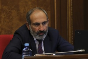 Никол Пашинян призвал людей выйти на улицы, заявив, что “их победу хотят украсть”