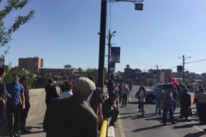 Yerevan: Protesters Block Kievyan Bridge