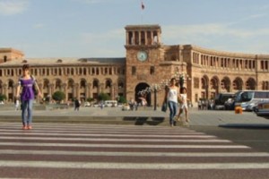 Հայաստանում մարդիկ սկսել են ավելի շատ ծնվել, ինչպես նաեւ ավելի շատ 
մահանալ