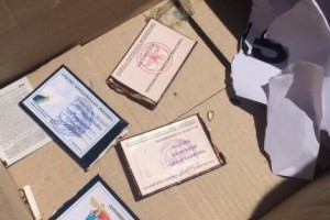 В Эчмиадзине члены РПА рвут свои членские билеты