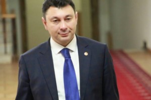 Շարմազանովը պատրաստ է վայր դնել մանդատը, բայց կողմ չի քվեարկի Փաշինյանին