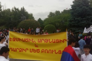 Эчмиадзинцы направляются в Ереван